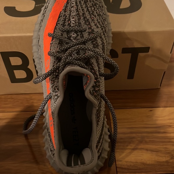 Yeezy boost 350 V2 made by Adidas size 9 - Picture 2 of 6